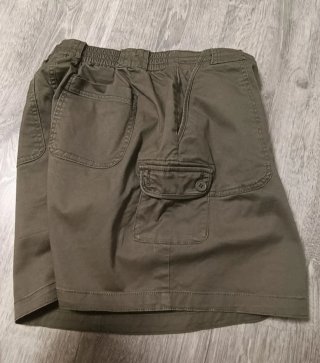 Falda cargo verde militar con pantalón interior