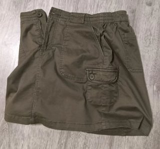 Falda cargo verde militar con pantalón interior