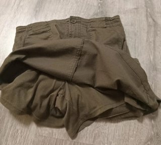 Falda cargo verde militar con pantalón interior