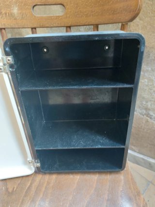 Armadietto porta medicinali o altro