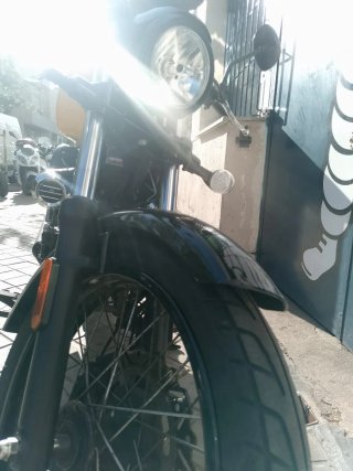 Moto MacBor Custom Negra y Amarilla