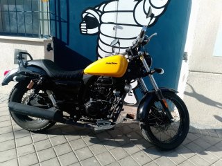 Moto MacBor Custom Negra y Amarilla