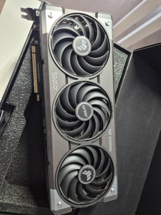 Scheda grafica ASUS TUF Gaming RTX 5070 OC 12GB G