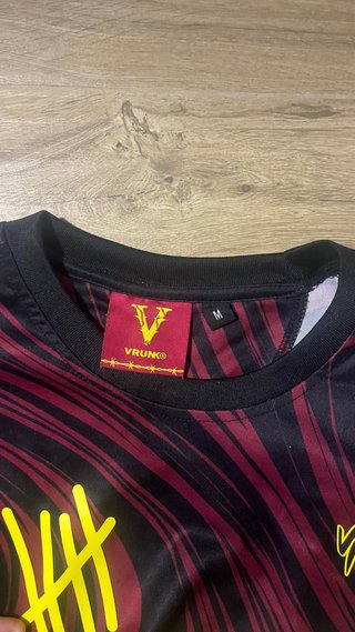Camiseta Vrunk Performance Negra y Roja