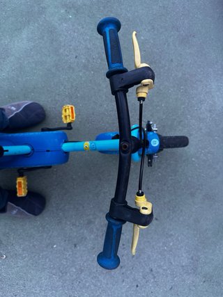 Bici infantil Btwin azul con dibujos