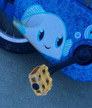 Bici infantil Btwin azul con dibujos