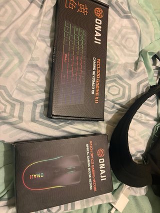 Teclado y ratón ONAJI RGB pde ser por separado 20€
