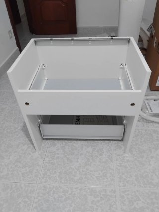 Mueble de lavabo blanco a estrenar