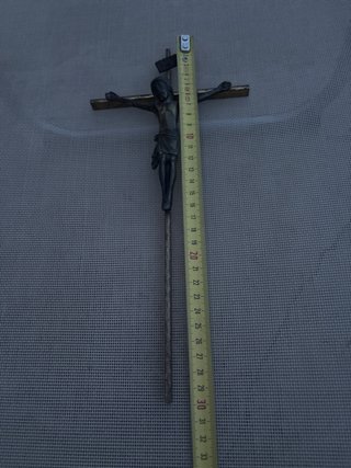 Crucifijo de metal con INRI