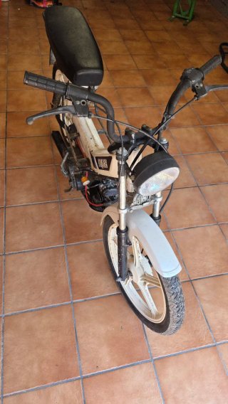 Yamaha Yamy Moped Blanca y Azul