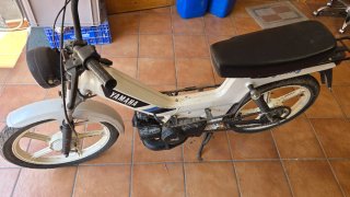 Yamaha Yamy Moped Blanca y Azul