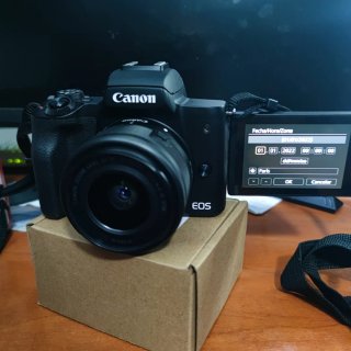 Cámara Canon EOS M50 Mark II + Accesorios.