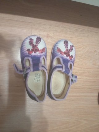 Zapatillas y Botas Variadas