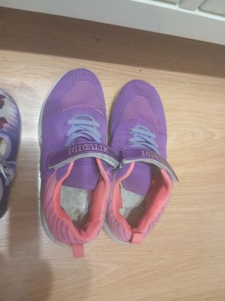Zapatillas y Botas Variadas