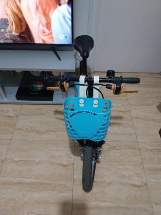 Bicicleta infantil Btwin azul y blanca