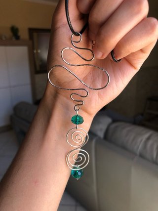 Collana filo di ferro con pietre verdi