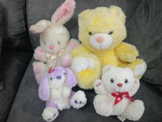Lote de 4 peluches: oso, conejo y perro