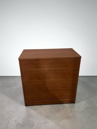 Cómoda compacta de madera