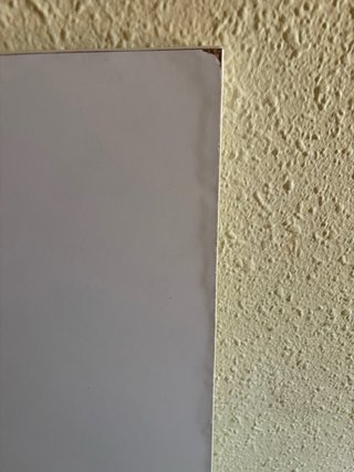 Mesa blanca con 5 sillas