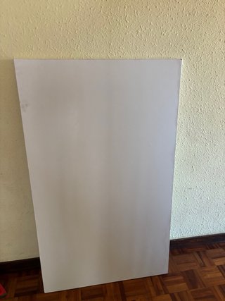 Mesa blanca con 5 sillas