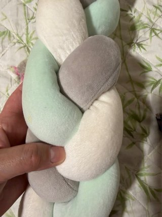 Protector cuna trenzado 190 cm | Blanco gris menta