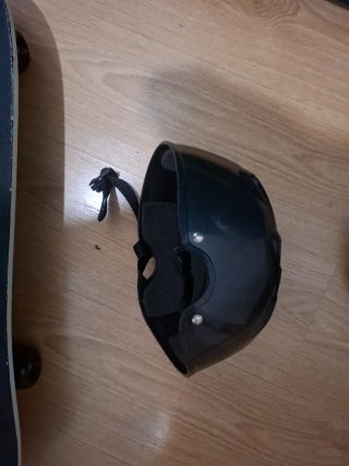 Skate con protecciones