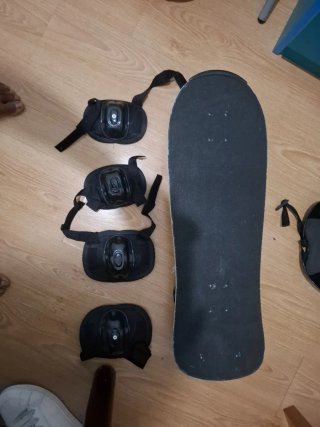 Skate con protecciones