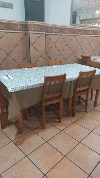 50 Sillas de Comedor de Madera
