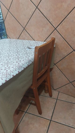 50 Sillas de Comedor de Madera