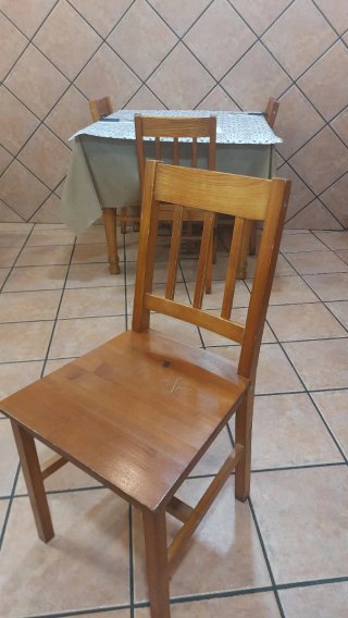 50 Sillas de Comedor de Madera
