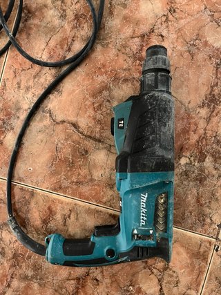 Taladro percutor Makita