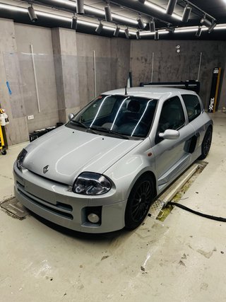 Renault Clio V6