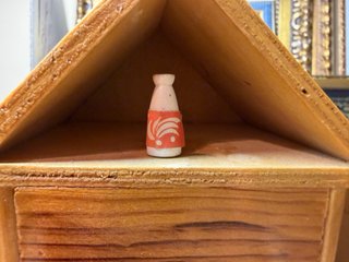 Casita de madera con miniaturas