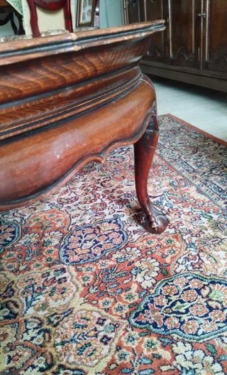 Mesa de salón de mármol y madera redonda