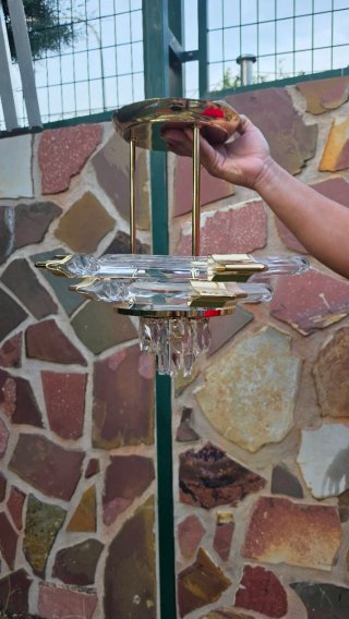 Lámpara colgante dorada y cristal