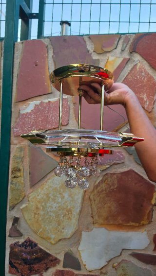 Lámpara colgante de cristal y metal dorado