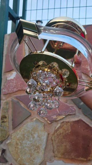 Lámpara colgante de cristal y metal dorado