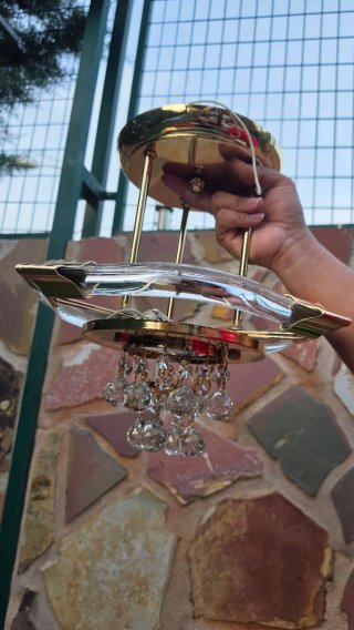 Lámpara colgante de cristal y metal dorado