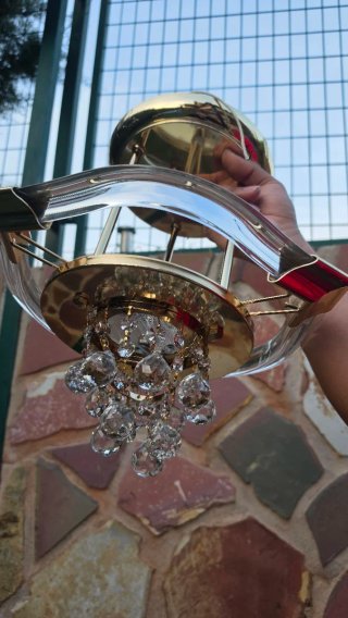 Lámpara colgante de cristal y metal dorado