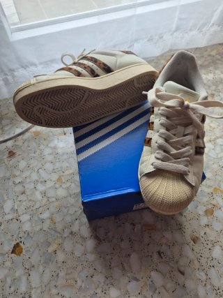 Deportivas Adidas Superstar Beige y Marrón
