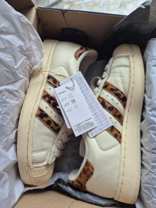 Deportivas Adidas Superstar Beige y Marrón
