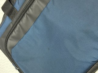 Maletín portátil azul y negro