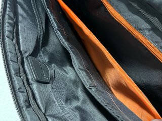 Maletín portátil azul y negro