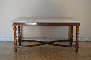 Mesa auxiliar vintage de madera y mármol