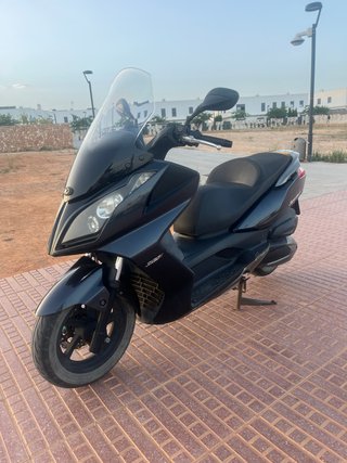 Kymco SuperDink 300 i Negra/Gris.