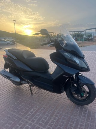 Kymco SuperDink 300 i Negra/Gris.