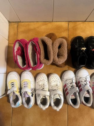 Lote Zapatillas y Botas de niña talla 27-28