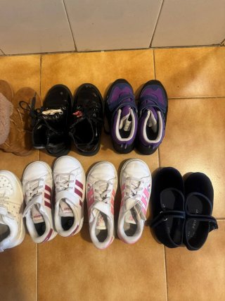 Lote Zapatillas y Botas de niña talla 27-28