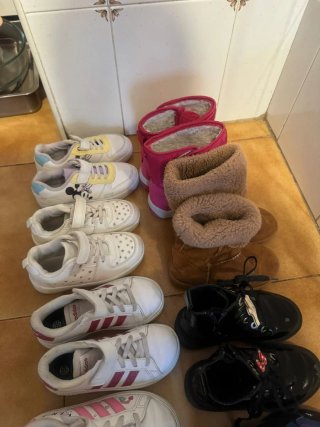 Lote Zapatillas y Botas de niña talla 27-28
