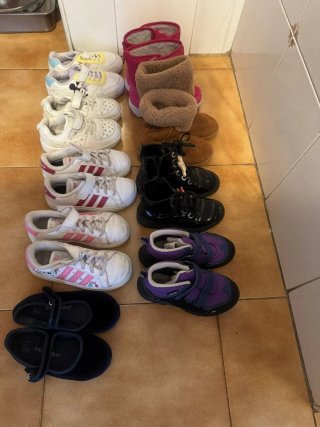 Lote Zapatillas y Botas de niña talla 27-28